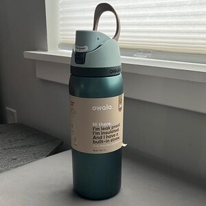 NEW Owala Wintergreen FreeSip 32oz Bottle - Metallic Green - Limited Edition